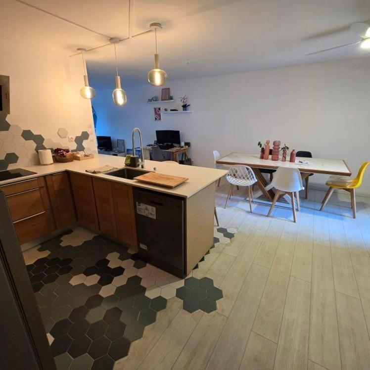 Chambre Chez L'Habitant Cosy Et Moderne, Vue Sur Montagne Saint-Denis Luaran gambar